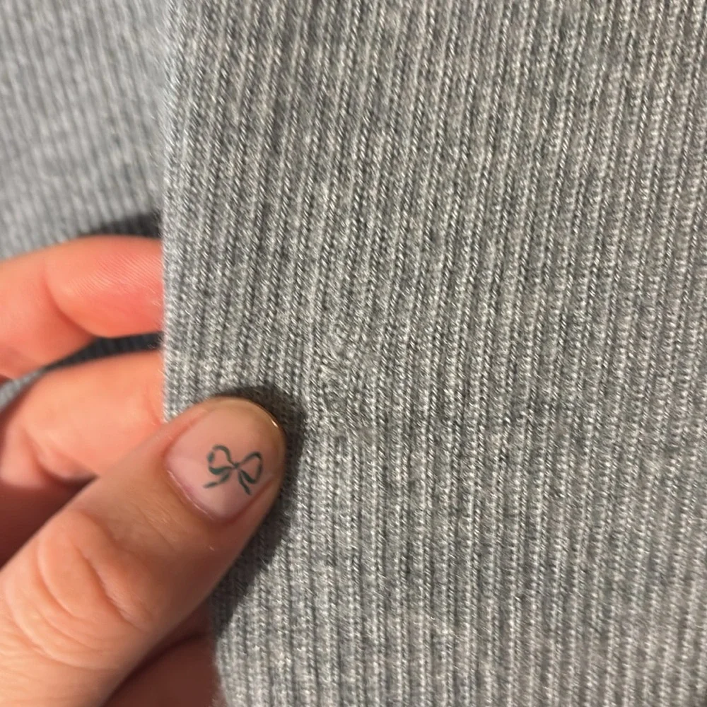 ☕️ {PRICE FIRM} DDR Cashmere Core Turtleneck ~ Heather Grey - Picture 8 of 10